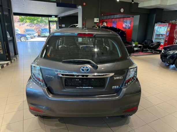 toyota-yaris-bensin-2013-big-3