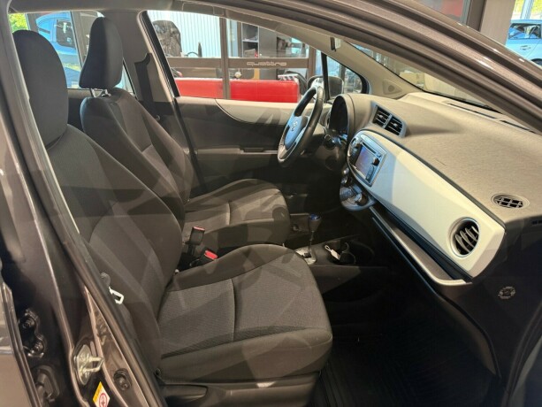 toyota-yaris-bensin-2013-big-20