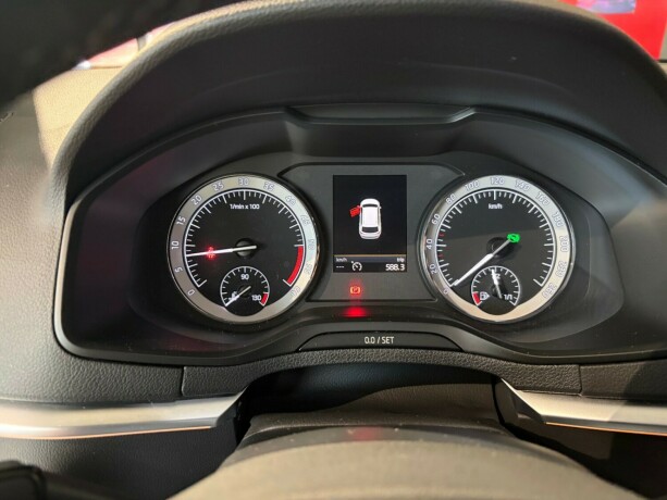 skoda-karoq-diesel-2018-big-23