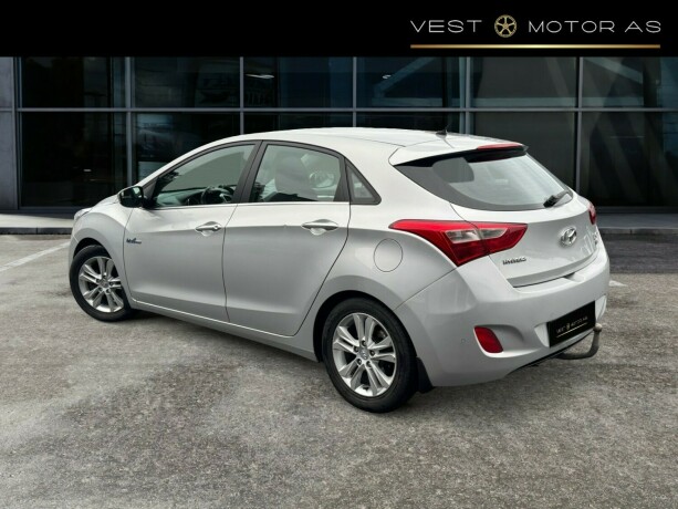 hyundai-i30-bensin-2013-big-4