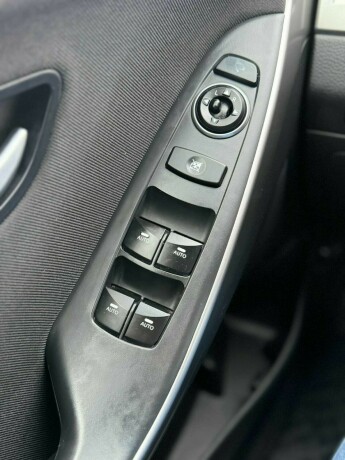 hyundai-i30-bensin-2013-big-16