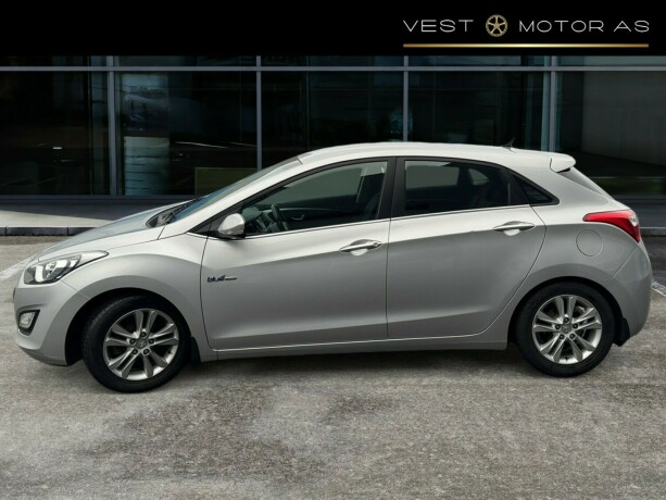 hyundai-i30-bensin-2013-big-3