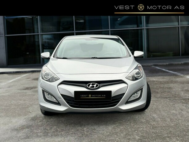 hyundai-i30-bensin-2013-big-1