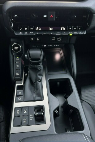 toyota-land-cruiser-diesel-2025-big-20