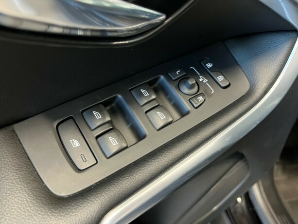 volvo-v40-cross-country-bensin-2019-big-22