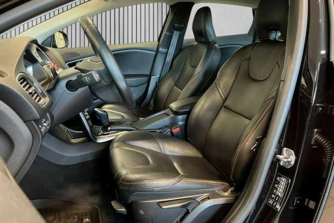 volvo-v40-cross-country-bensin-2019-big-13