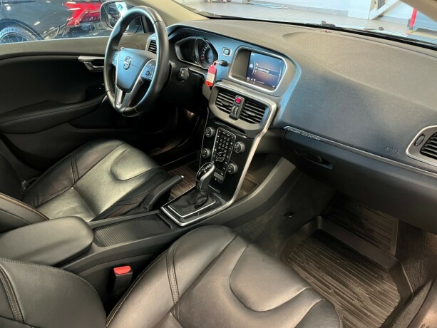 volvo-v40-cross-country-bensin-2019-big-19