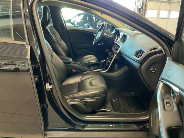 volvo-v40-cross-country-bensin-2019-big-20