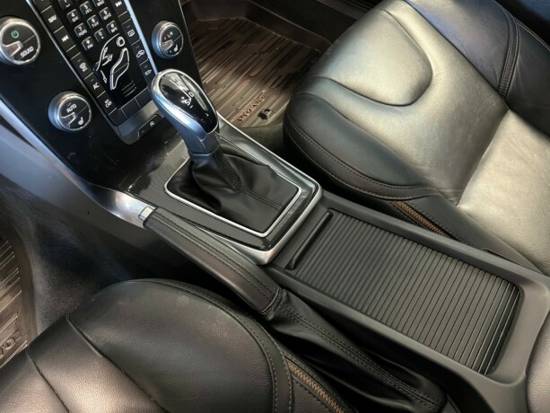 volvo-v40-cross-country-bensin-2019-big-28