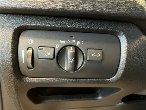 volvo-v40-cross-country-bensin-2019-big-23