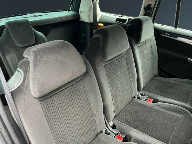 citroen-c4-picasso-diesel-2008-big-12