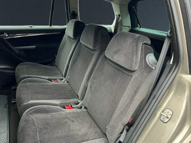 citroen-c4-picasso-diesel-2008-big-10