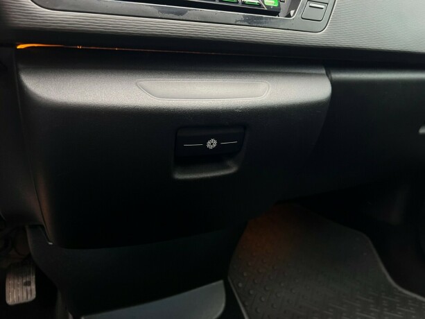 citroen-c4-picasso-diesel-2008-big-20