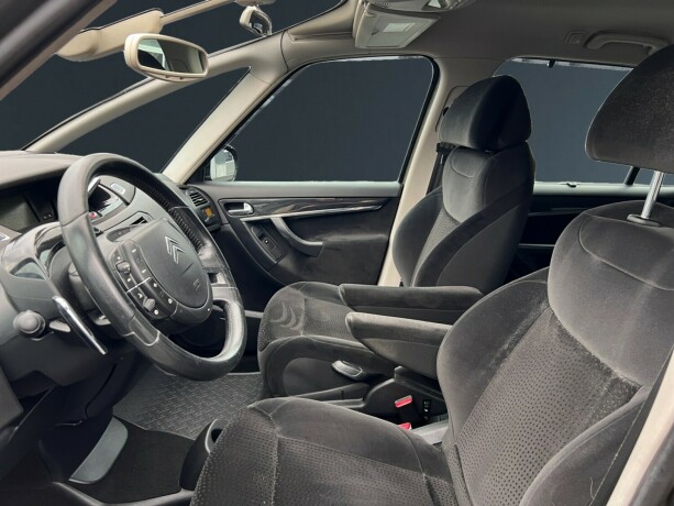 citroen-c4-picasso-diesel-2008-big-8