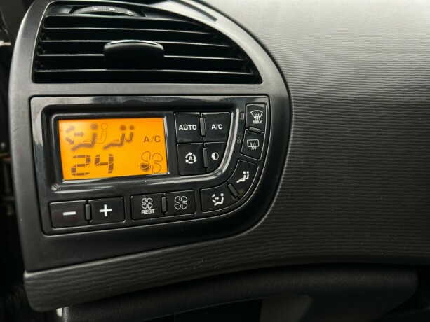 citroen-c4-picasso-diesel-2008-big-18