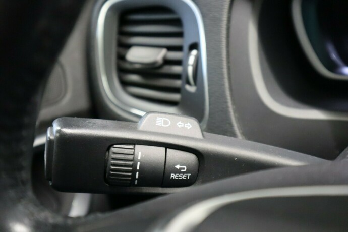 volvo-v40-diesel-2014-big-42