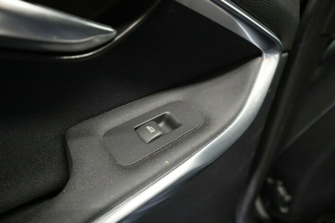 volvo-v40-diesel-2014-big-37