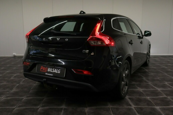 volvo-v40-diesel-2014-big-1