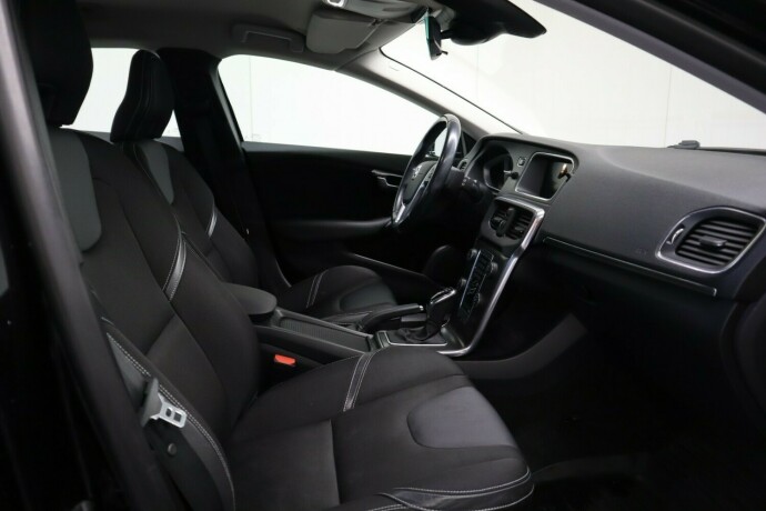 volvo-v40-diesel-2014-big-15