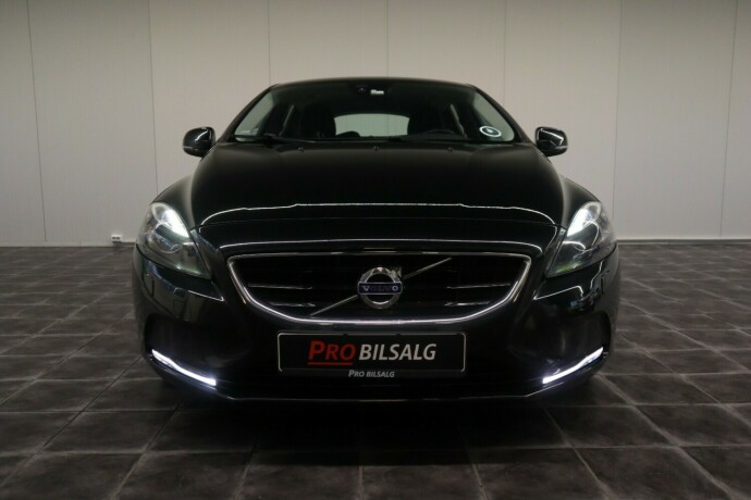 volvo-v40-diesel-2014-big-12