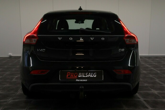 volvo-v40-diesel-2014-big-9