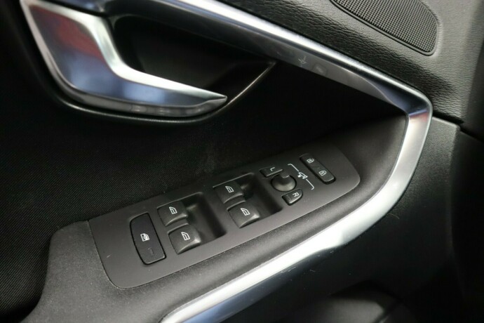 volvo-v40-diesel-2014-big-38