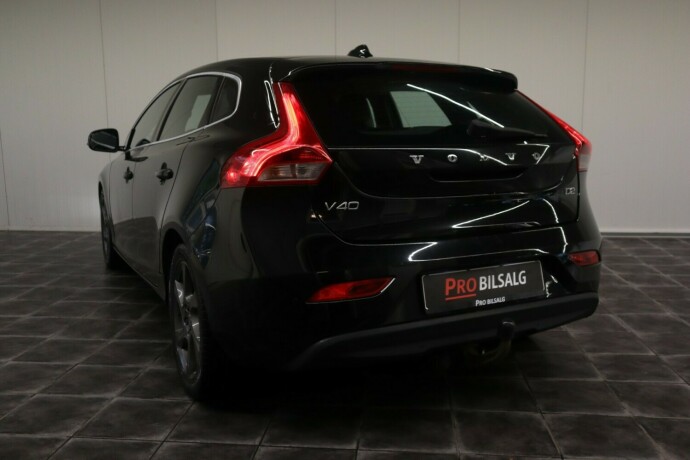 volvo-v40-diesel-2014-big-2