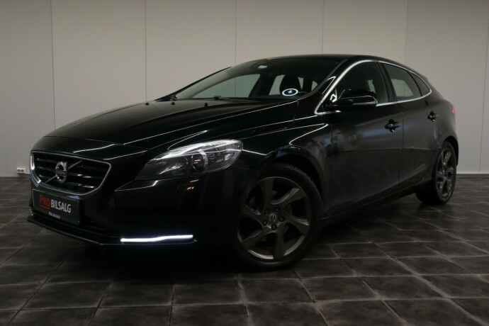 volvo-v40-diesel-2014-big-0