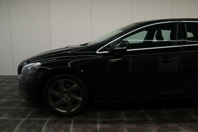 volvo-v40-diesel-2014-big-5