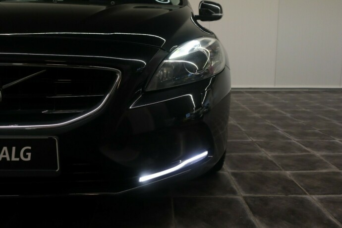 volvo-v40-diesel-2014-big-11