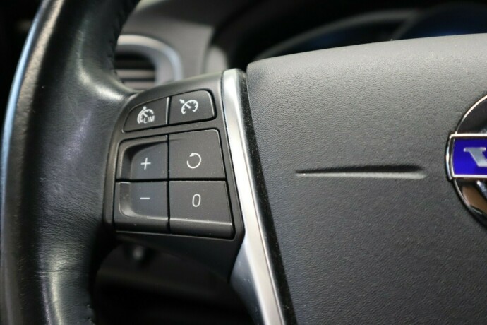 volvo-v40-diesel-2014-big-40