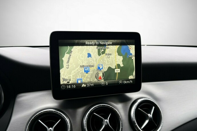 mercedes-benz-cla-bensin-2017-big-24