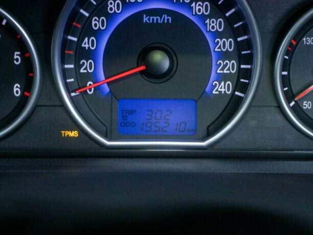 hyundai-ix55-diesel-2012-big-28