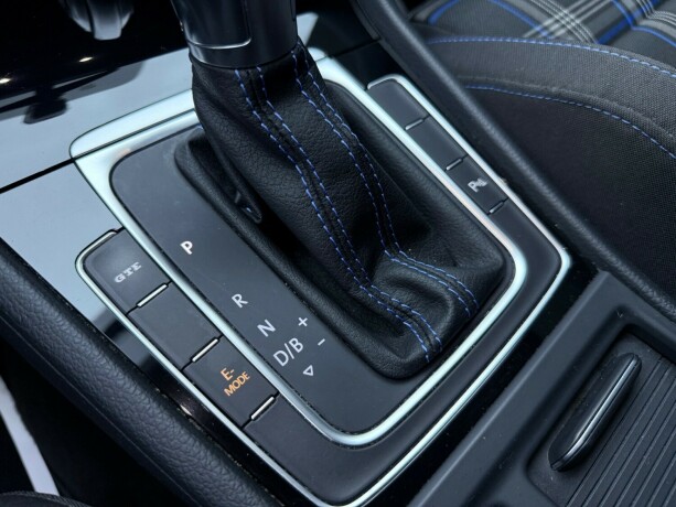 volkswagen-golf-elektrisitetbensin-2019-big-25