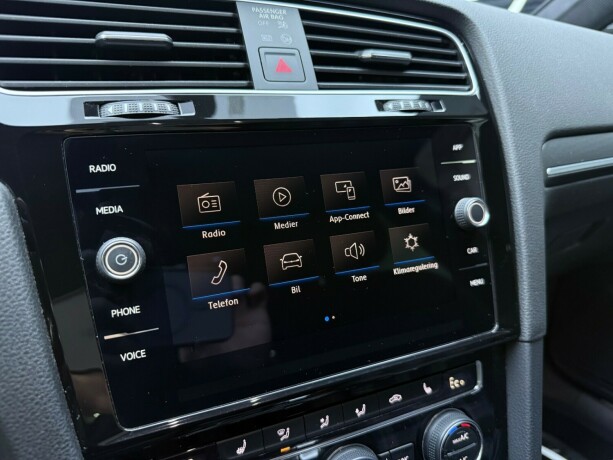 volkswagen-golf-elektrisitetbensin-2019-big-21