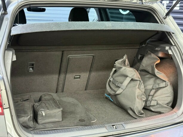 volkswagen-golf-elektrisitetbensin-2019-big-30