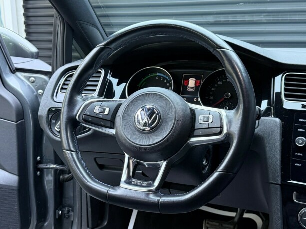 volkswagen-golf-elektrisitetbensin-2019-big-12