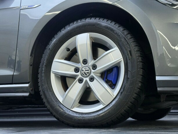 volkswagen-golf-elektrisitetbensin-2019-big-7