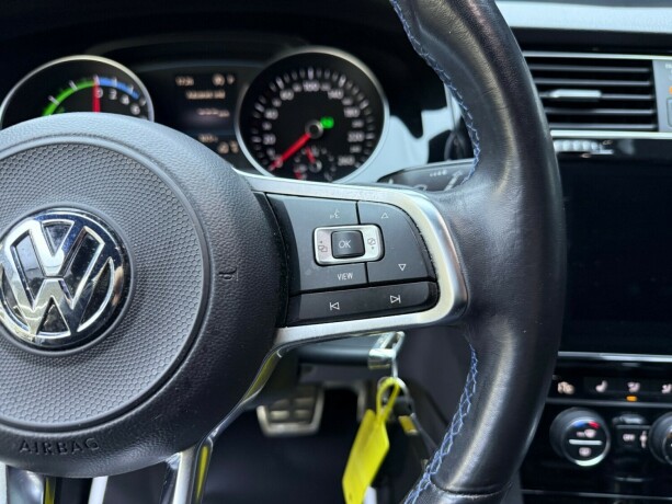 volkswagen-golf-elektrisitetbensin-2019-big-15