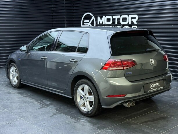 volkswagen-golf-elektrisitetbensin-2019-big-1