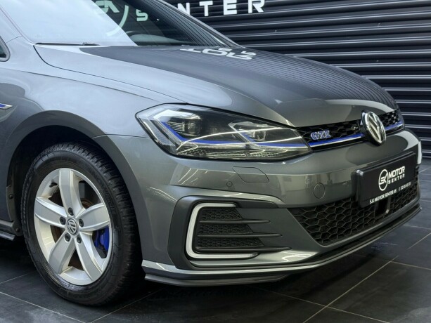 volkswagen-golf-elektrisitetbensin-2019-big-2