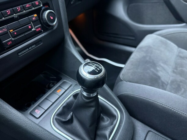 volkswagen-golf-diesel-2011-big-22