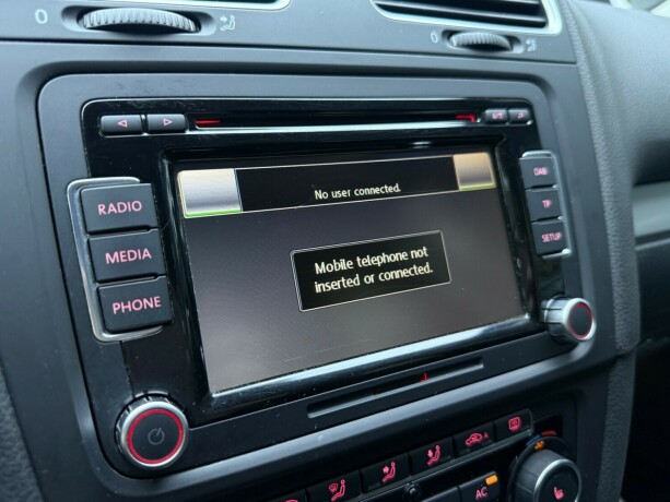 volkswagen-golf-diesel-2011-big-20