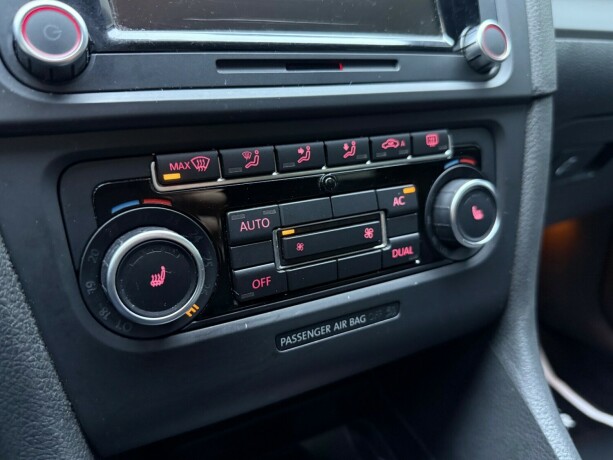 volkswagen-golf-diesel-2011-big-21