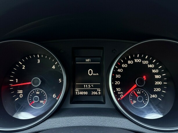 volkswagen-golf-diesel-2011-big-15