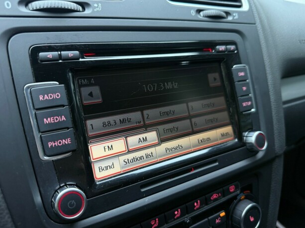 volkswagen-golf-diesel-2011-big-19