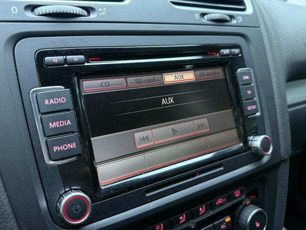 volkswagen-golf-diesel-2011-big-17