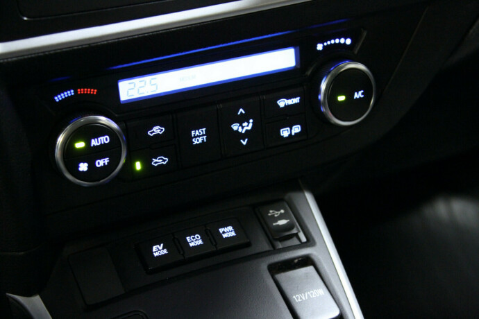 toyota-auris-elektrisitetbensin-2014-big-12