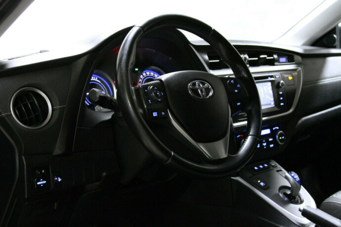 toyota-auris-elektrisitetbensin-2014-big-16