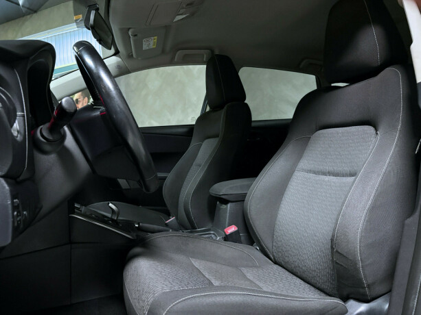 toyota-auris-elektrisitetbensin-2014-big-6